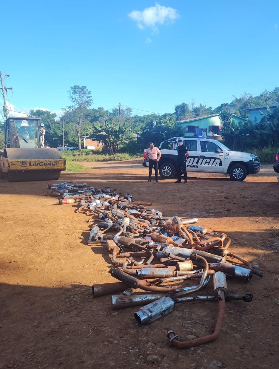 Destruyeron 54 caños de escape por contaminación sonora en El Soberbio